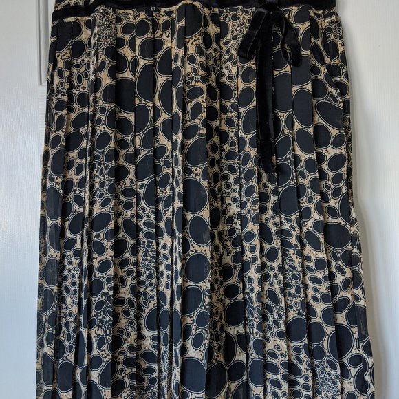 Pretty plated skirt-brand new with tag - Picture 1 of 7